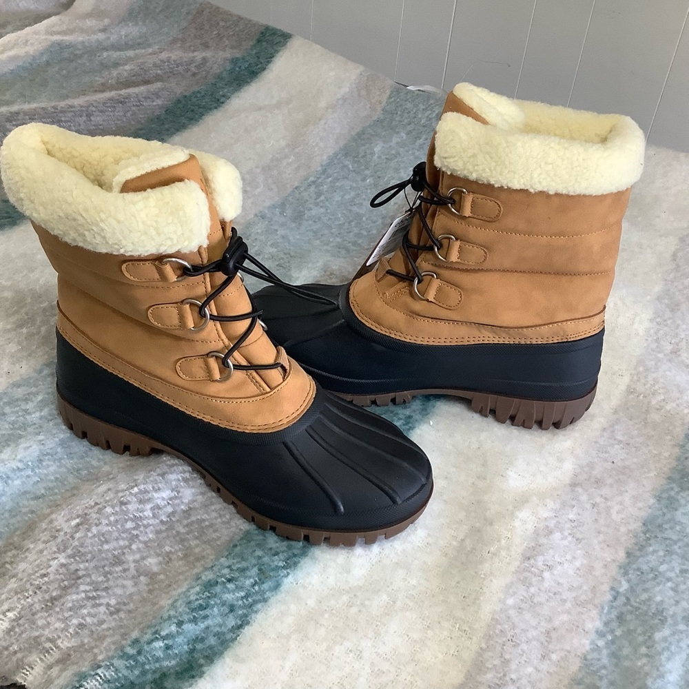 Chooka Tan and Black Winter Boots